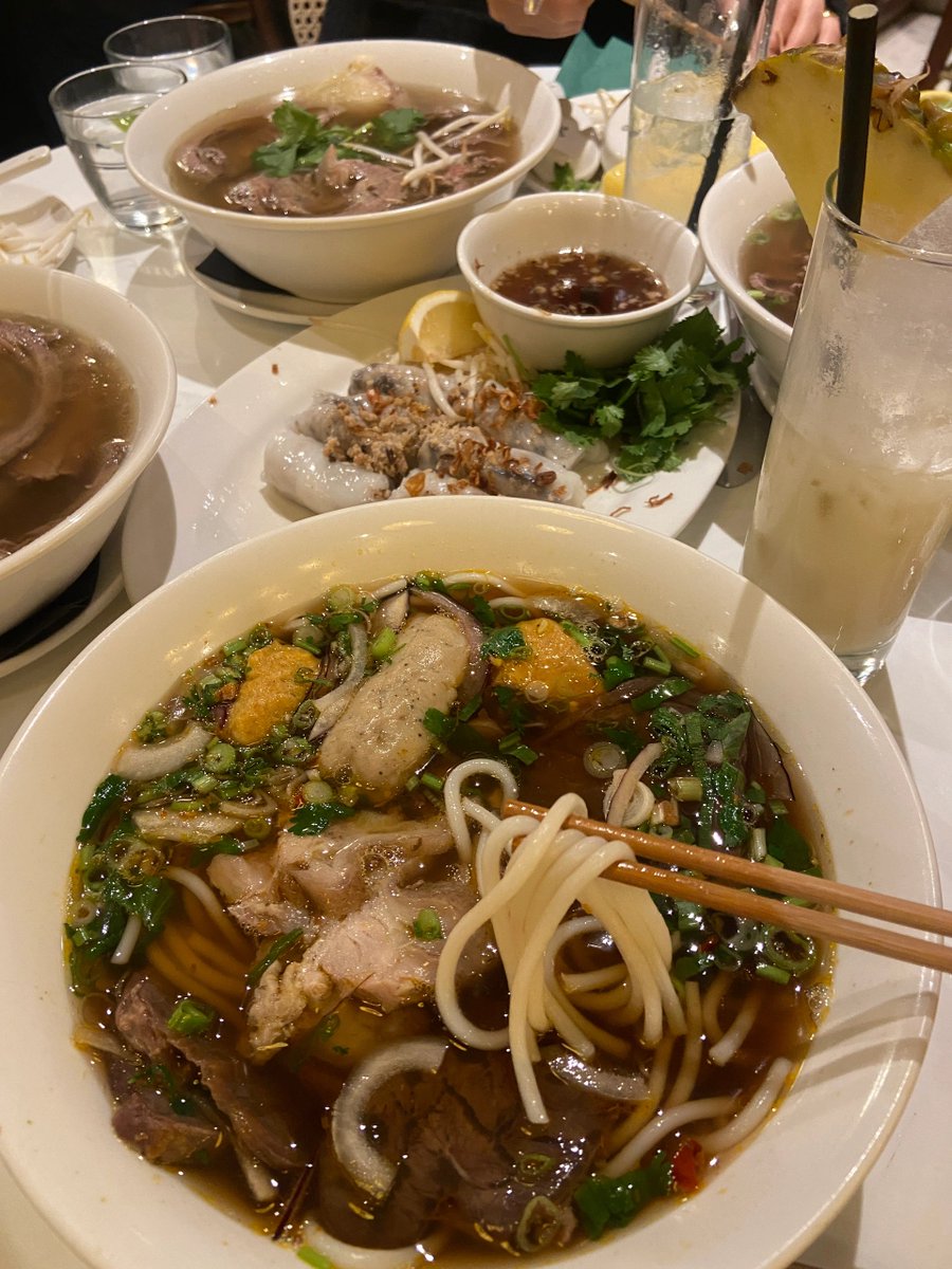 cc34211504's tweet photo. Hey, come and eat the Vietnamese food that JJ Lin also came to check in! https://t.co/WHtIcNfkIJ