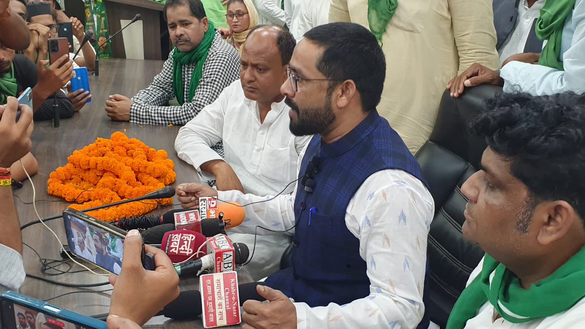imshaukatali's tweet photo. आज दिनांक 28 अगस्त 2023 को नेहरू हाल, आज़मगढ़ में ऑल इंडिया मजलिसे इत्तेहादुल मुस्लिमीन पूर्वांचल उत्तर प्रदेश संगठन की समीक्षा बैठक हुई जिसमें समस्त पूर्वांचल उत्तर प्रदेश में संगठन को मज़बूत करने के संदर्भ में दिशा निर्देश दिया गया।
#AIMIM #AsaduddinOwaisi #ShaukatAli #AIMIMUttarPradesh #Azamgarh #UttarPradesh
@asadowaisi @aimim_national
