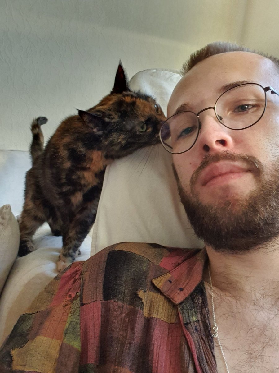 _Rubyvance_'s tweet image. I lost my 14 year old cat today. I don't think I've ever felt so much grief. You were the most loving, adorable and dorky cat I could have wished for. You followed me around everywhere and loved me so much even though I wasn't the one giving you food. I miss you so much. 💔 RIP