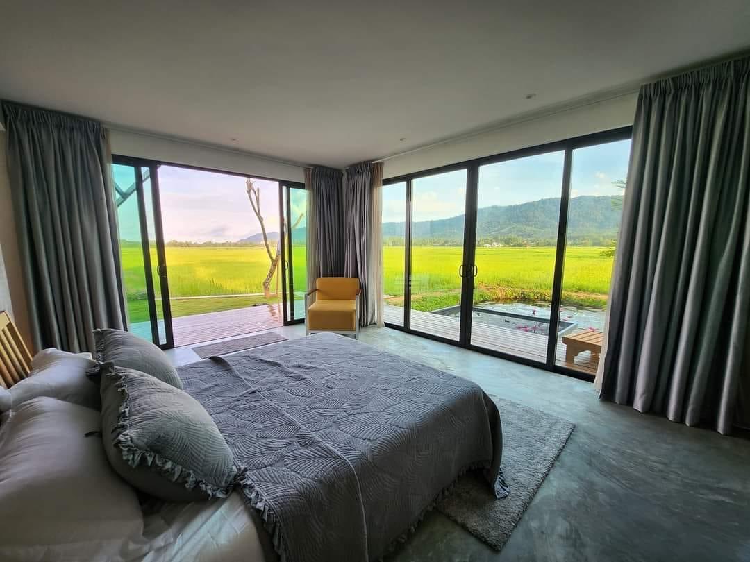 iwanqais's tweet photo. Bangun pagi dapat view indah camni tenang rasa. 🥺 Konsep ruang tamu terbuka then ada infiniti pool. 

📍Villa Bohoq Langkawi. https://t.co/ZkvA1q4feP