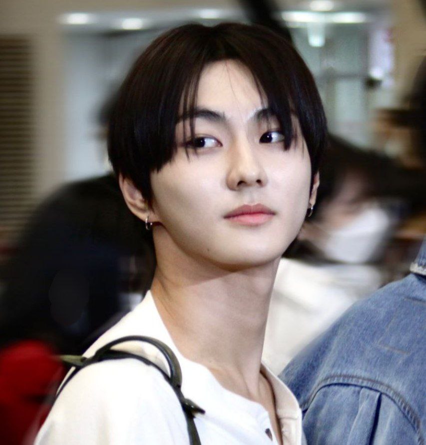 029page's tweet photo. out of bounds,
a #jaywon au

yael has been keen on setting boundaries. no one dares to touch his things nor interact with him. his unwavering wall makes the people around him feel far-off and distant. 

and then there's sob—the guy who is hellbent on breaking down his walls. https://t.co/SbYqz4bXmb