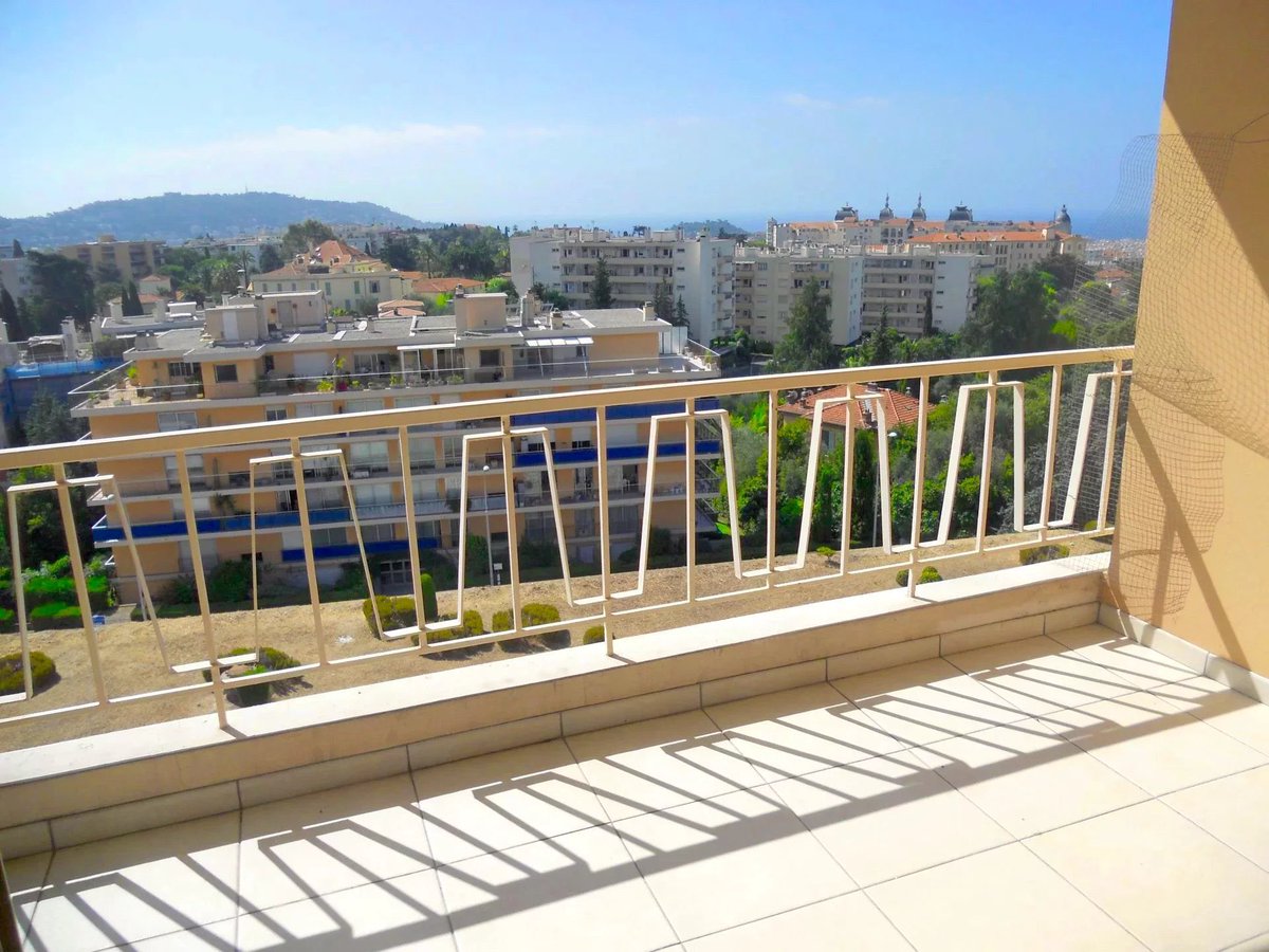 EasyImmoNice's tweet photo. NICE - CIMIEZ : Dans une résidence au cœur de Cimiez, 3P traversant en dernier étage avec terrasse et vue dégagée. Un garage fermé.
Vendu loué (1 289,54 €/mois).

Prix : 430 000 €
Plus d’informations au 04 93 80 40 80.

#easyimmobilier #nice #cimiez #vente #immobilier https://t.co/5HIglJVD5T