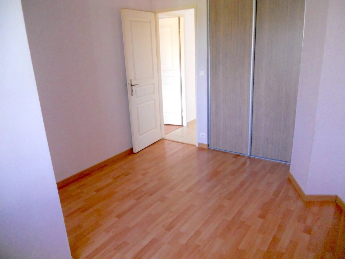 EasyImmoNice's tweet photo. NICE - CIMIEZ : Dans une résidence au cœur de Cimiez, 3P traversant en dernier étage avec terrasse et vue dégagée. Un garage fermé.
Vendu loué (1 289,54 €/mois).

Prix : 430 000 €
Plus d’informations au 04 93 80 40 80.

#easyimmobilier #nice #cimiez #vente #immobilier https://t.co/5HIglJVD5T