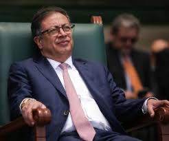 ¿Votaría por Gustavo Petro para que sea reelecto presidente de COLOMBIA?

🔁 NO
❤️ SI

💬 Comenta 👇