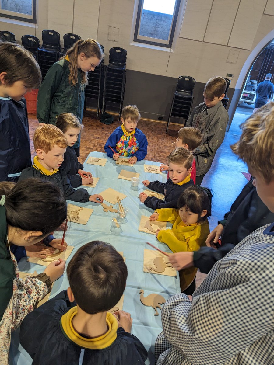StKiliansSchool's tweet photo. Aboriginal Art Sessions with local artist Michellie Charvat https://t.co/Vu3IMZNqmU