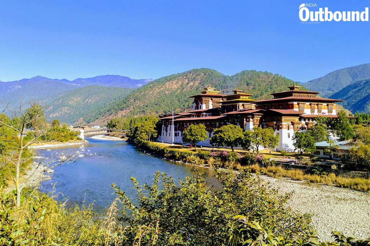 🇧🇹 The Himalayan kingdom of #Bhutan has announced that it will halve the $ 200 daily fee it charges tourists as ‘#Sustainable Development Fee’ (SDF), in an effort to boost the #tourism sector that is still struggling to recover from the pandemic blow. #IO 📸 @_varshasingh_