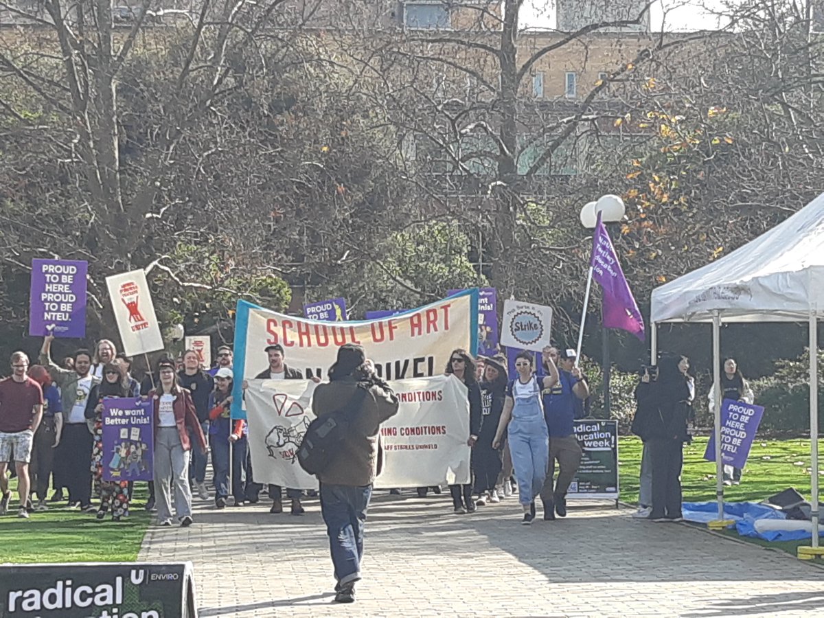 reasonandrevolt's tweet photo. Day 1 of #UniMelbStrikes!!
Staff Working Conditions = Student Learning Conditions
#UniMelb
#education #workers #academia #securejobs #fairworkloads #academia #AcademicChatter #NTEU
#HigherEd #universities https://t.co/gfBJylZU2q