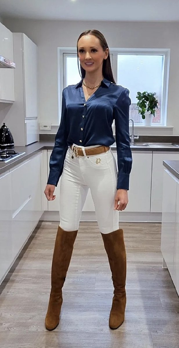 leatherandboot's tweet photo. #silkblouse #satinblouse #equestriangirl #boots #leatherboots #kneehighboots #equinelook #leather #silk #jodhpurs https://t.co/g3vG291Ky5
