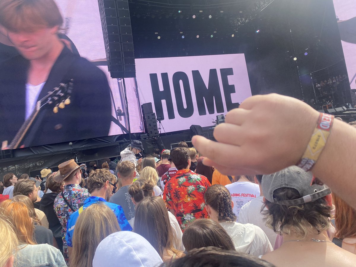 The Local band on the main stage just wow @TheAmazons 🟣 🎸  #readingfc #readingandleeds