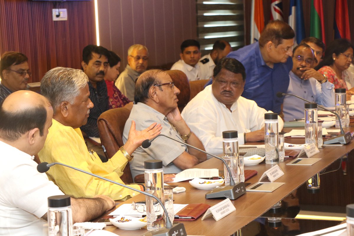 IFC_IOR's tweet photo. On their maiden visit to #IFCIOR, members of India’s Parliamentary Standing Committee on Defence were briefed on #maritimesecurity situation in #IOR, challenges thereof &amp; the Centre’s role.

#SCOD appreciated Centre's collaborative approach &amp; contribution of #ILOs

@indiannavy https://t.co/iUyMXFjdWT