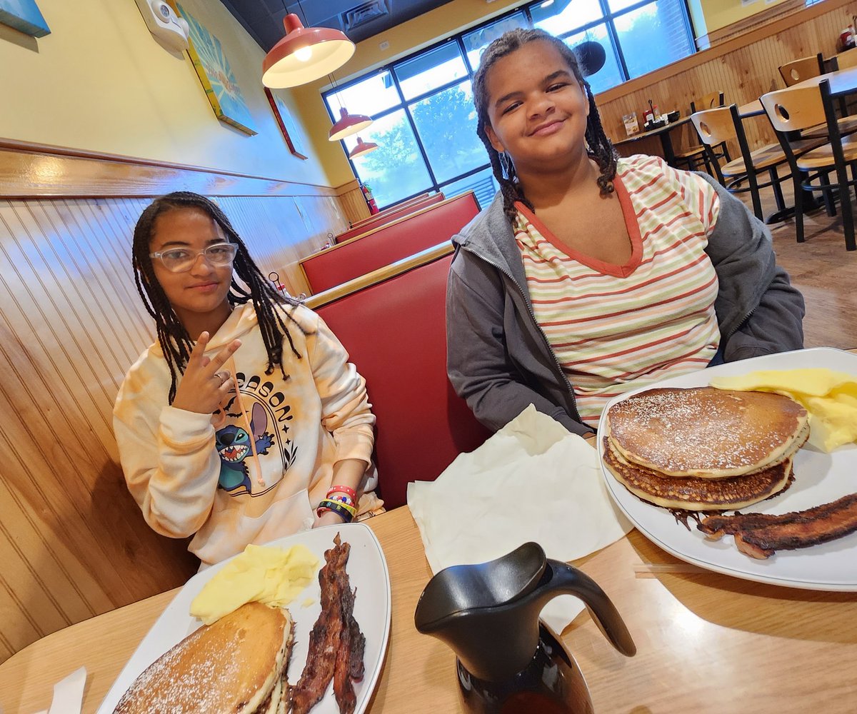 Breakfast with these girls before school this morning. 💕