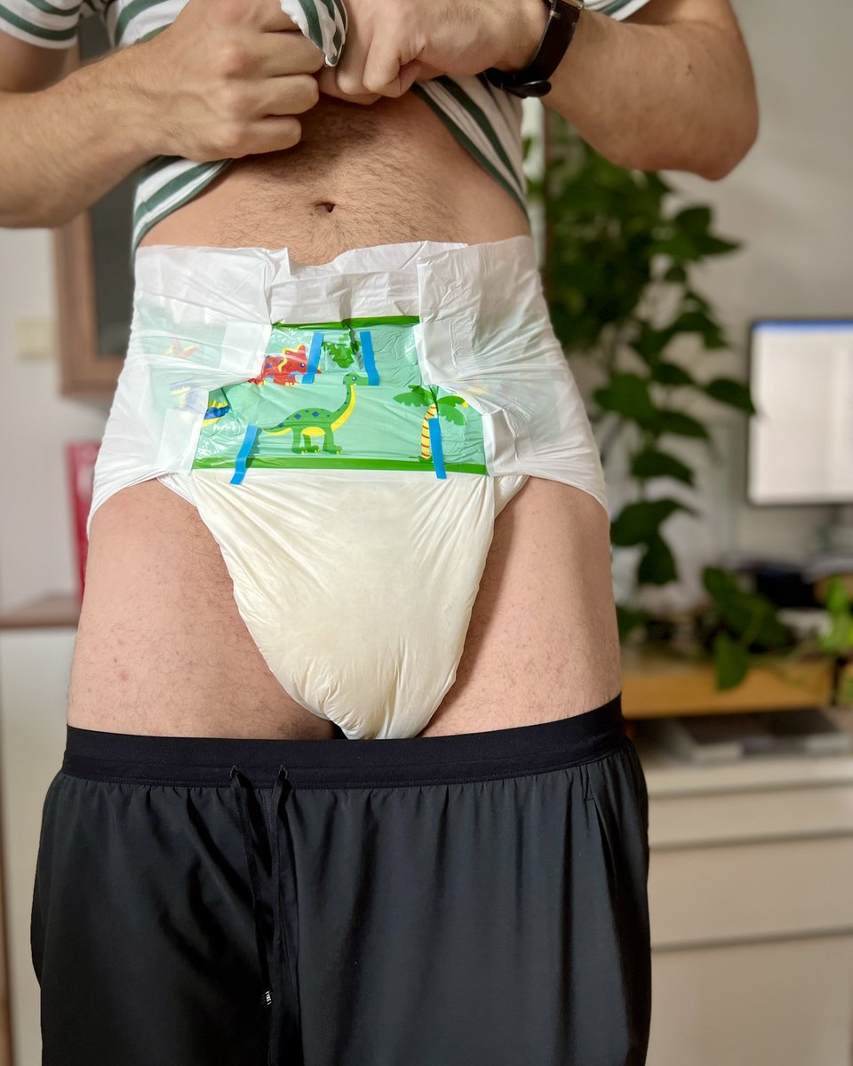 littleSide_kink's tweet photo. I never got the appeal of thin diapers. Now that I’m diapered more often than not, planning and adjusting has become essential to the lifestyle itself. Choosing the right product for the day is kinda hot and comforting. You get what I mean? #abdl

Leaking is embarrassing though😔 https://t.co/n306HCRskf