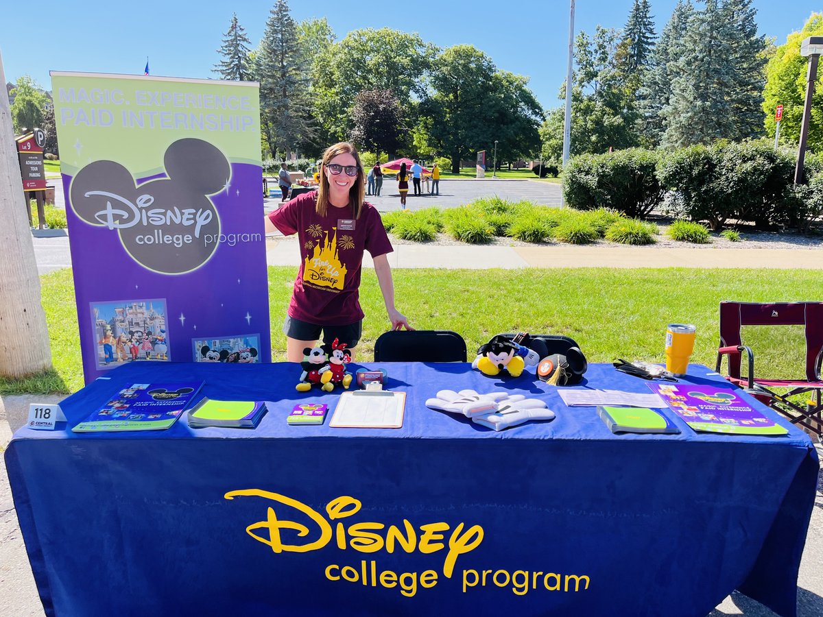 cmurpl's tweet image. So great to see our department table and many of our industry-specific RSO’s at Main Stage yesterday afternoon! FIRED UP FOR FALL! 🔥👆❤️ @cmuniversity @cmualumni @cmuehs @cmuactivities
