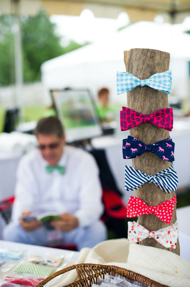 Bow ties are always a good idea 👌 
.
.
.
Happy#nationalbowtieday!