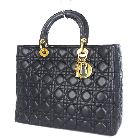 vector_chokuei's tweet photo. 【Today's Pickup】
大元店の本日のおすすめ！

Christian Dior
Lady Dior カナージュ 2WAY バッグ ラムスキン ラージ
PRICE:￥178,000-

ブラックのラムスキンに「カナージュ」ステッチを施し、瞬時にそれとわかるキルトの質感を演出した商品です！

https://t.co/JlbFJ6iZ9C

https://t.co/crYCei2caT

#vector #ベクトル #直営店 #買取 #古着 #古着買取 #高価買取 #古着好きと繋がりたい #古着好きさんと繋がりたい #古着通販 #フォロー大歓迎 #instagood #follow #followme #dior #christiandior #ladydior #bag #ディオール #クリスチャンディオール #レディディオール #バッグ