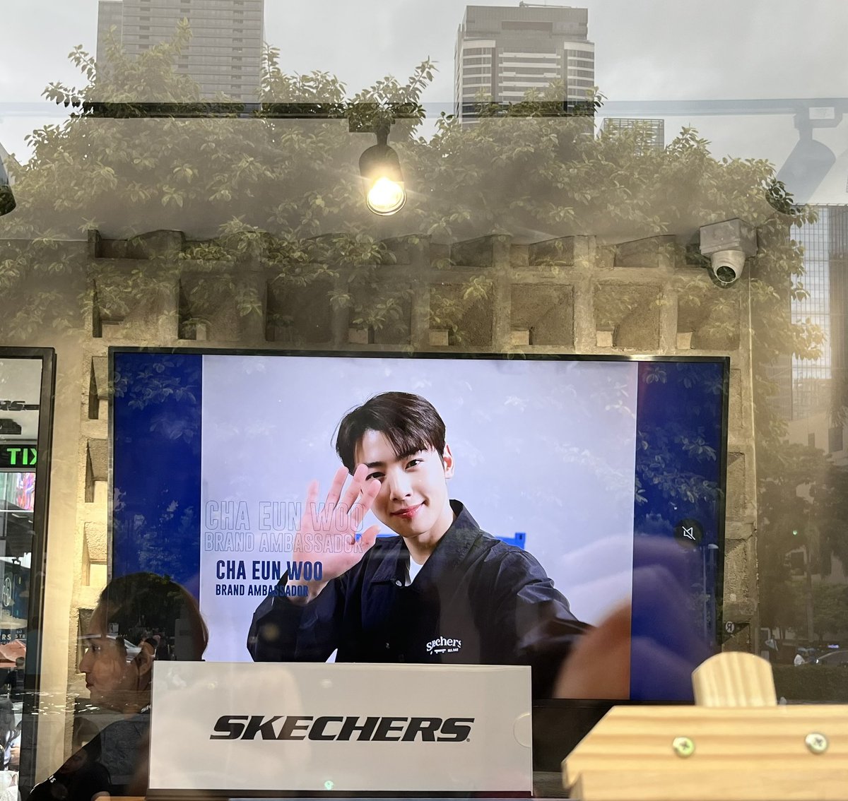 lovenunubear's tweet image. Cha Eunwoo for Skechers spotted ☺️💖

#차은우 #CHAEUNWOO #skechersph @SkechersPH