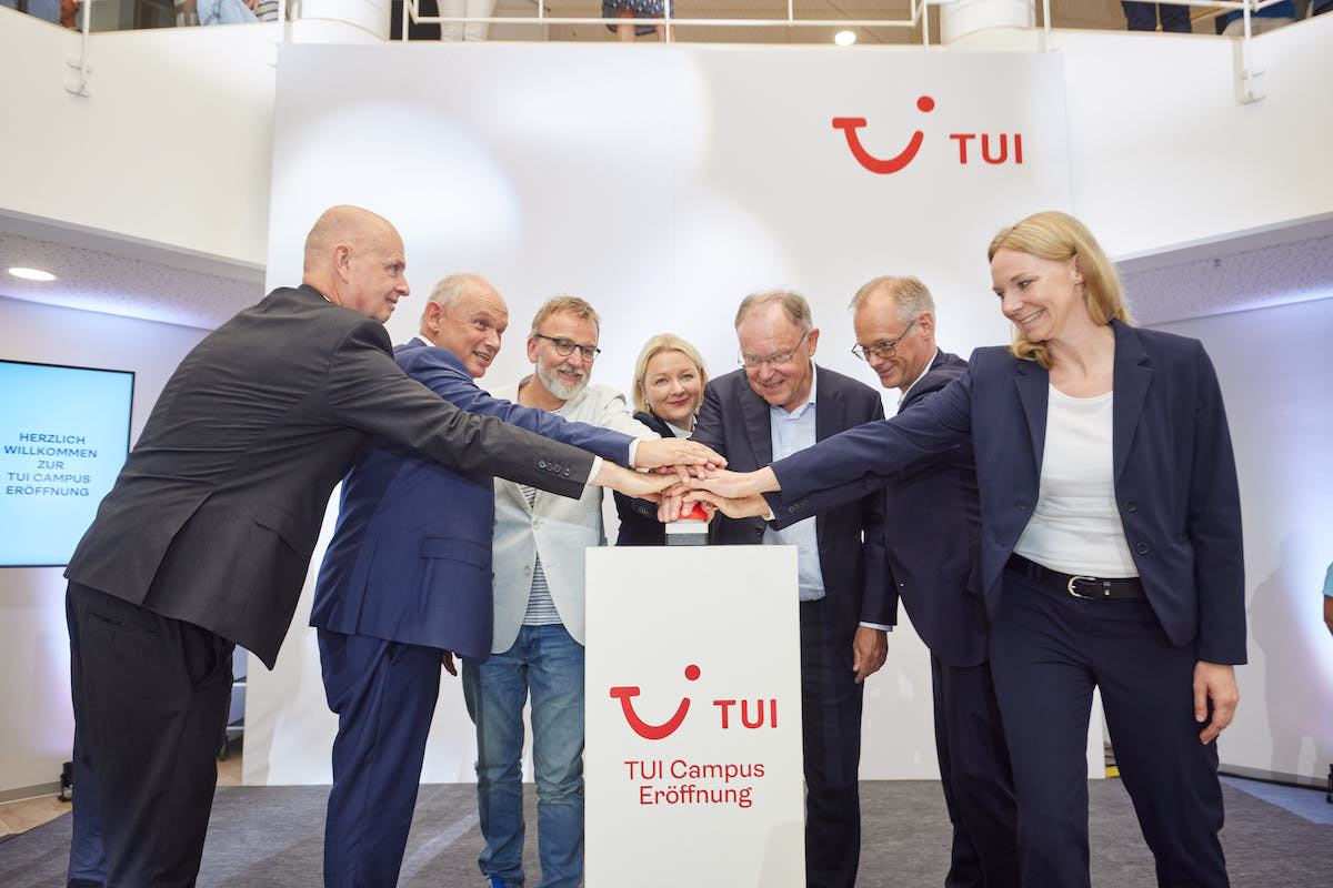 👋Hallo Office der Zukunft: Der neue #TUI-Campus in Hannover ist offiziell eröffnet. 🧑🏼‍💻Kommunikativer, grüner & für eine flexible Arbeitskultur gemacht: rund 2.800 Mitarbeitende werden hier künftig arbeiten. Mit dabei bei der Eröffnung war auch Ministerpräsident Stephan Weil. 1/2