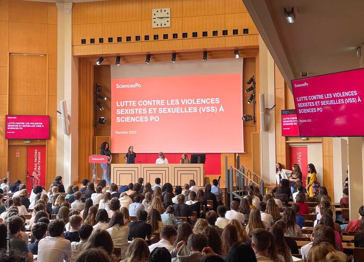 Rentrée 2023 ❘ Présentation du Service externe d'écoute et d'accompagnement à l'occasion de la #RentréeScPo 
🧑‍🎓L'occasion de sensibiliser aux #VSS et aux #discriminations les étudiant.e.s de @sciencespo
ℹ️swll.to/lfqNrV