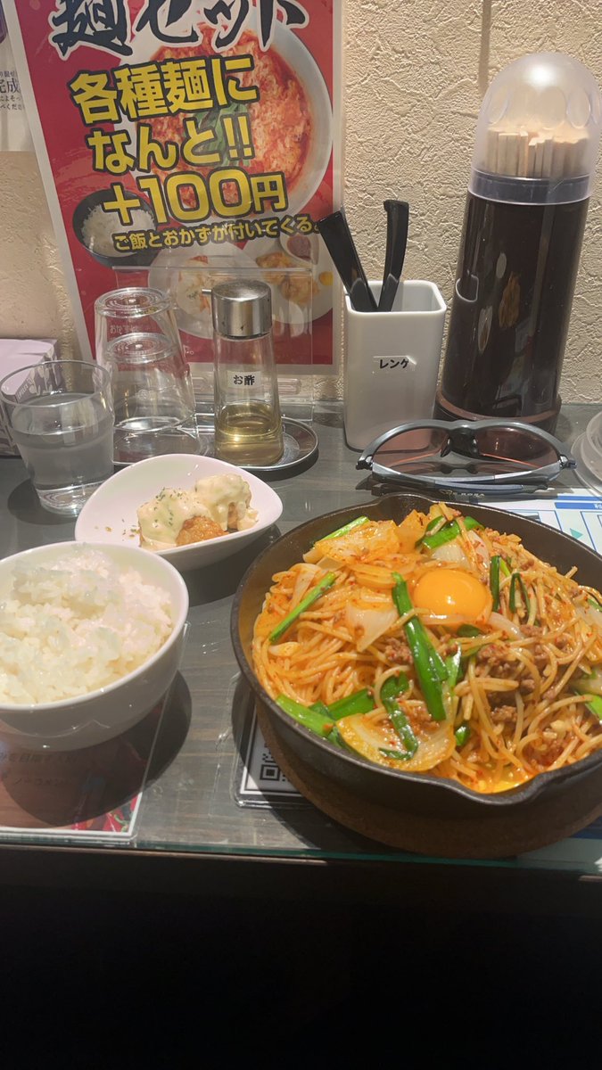 pbcs2's tweet photo. ただいま🎶お帰りって言いあえる関係性って素敵ですね✨帰って来て一発目の飯はやっぱりここ✨最近はから麺では無く焼きから麺を推してます✨いつも美味しい物を食べさせてくれてありがとうございます✨ではいただきます✨
#麺屋つつみ https://t.co/iPiFD6Wwu9