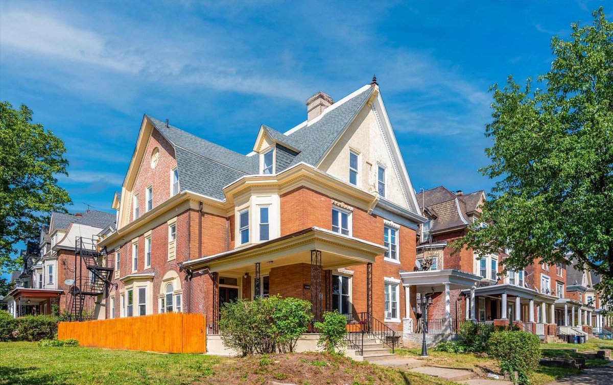 TheSivelGroup's tweet image. Just a short walk from Hansberry Community Garden is the welcoming 5439 Wayne Ave.

search.thesivelgroup.com/brightmls/6-PA…

#germantown #lovephilly #walktoeverything #moveinready #moveintoday #publictransportation #triplex #newhome #phillyrental #livinginphilly