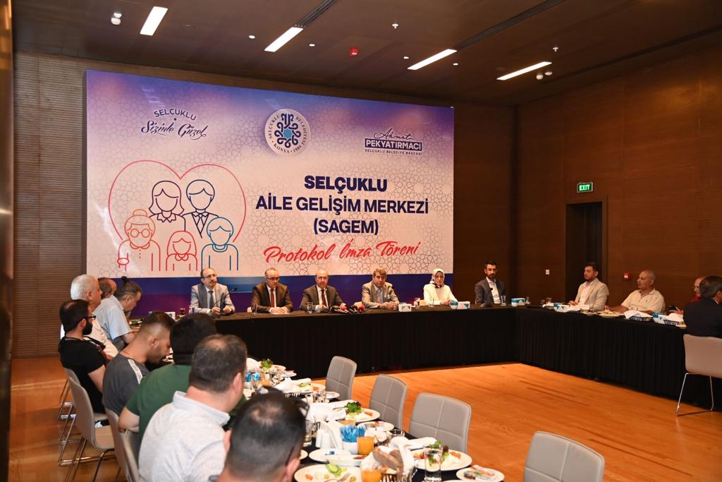 selcuklukent's tweet photo. Selçuklu Kent Konseyi olarak bugün imzalamış olduğumuz protokol kapsamında kurulacak olan Selçuklu Aile Gelişim Merkezindeki çalışmaları Selçuklu Belediyesi, Selçuklu İlçe Sağlık Müdürlüğü, Selçuklu İlçe Müftülüğü, Selçuklu İlçe Milli Eğitim Müdürlüğü ile birlikte yürüteceğiz. Aile Gelişim Merkezimizin şehrimize hayırlı olmasını temenni ediyoruz.