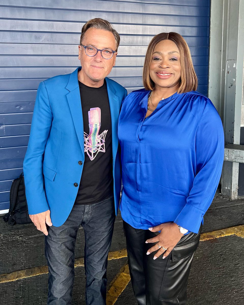 Christlivetv's tweet photo. Fermez vos yeux, disposez votre esprit à une mélodie qui pourrait se faire entre Sinach et Michael W. Smith📷 deux adorateurs mondialement connus et qui par leurs voix et cœurs d'adorateurs nous rapprochent du trône du Père.

#chrisliveinfo
#christlivenew
#GospelMusic https://t.co/QaEUwt6ZTE
