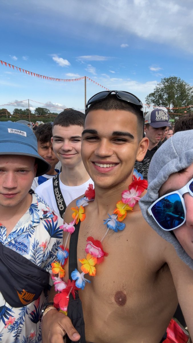 thinqh_'s tweet image. bow bow @5onger_