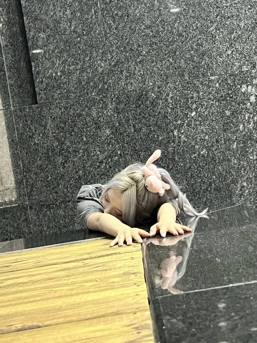 STAYC_talk's tweet photo. 🐰💬
오늘도 퇴근퇴근~~🤗
스윗 오늘 하루 종일 고생 많았어요❤️
이번 주 내내 목 써야 되니까 목에 좋은 음식 먹고!!!!! 에어컨 바람 너무 쐬지 말고!!!!!! 목 아끼고!!!!!! 사랑해!!!!!!

#STAYC #스테이씨 #Sumin #수민 https://t.co/AvFmH0sckh