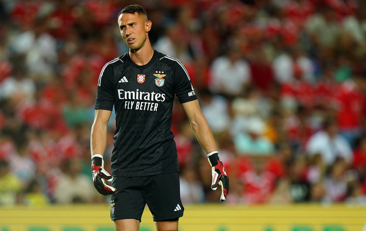 EXCL: Nottingham Forest submit formal bid for Odisseas Vlachodimos, package close to €9m fee — it’s the first official bid from Forest 🚨🔴🌳 #NFFC

Benfica want more to make it happen but talks continue.

Vlachodimos, Man Utd 2nd option as backup GK after priority Bayindir.