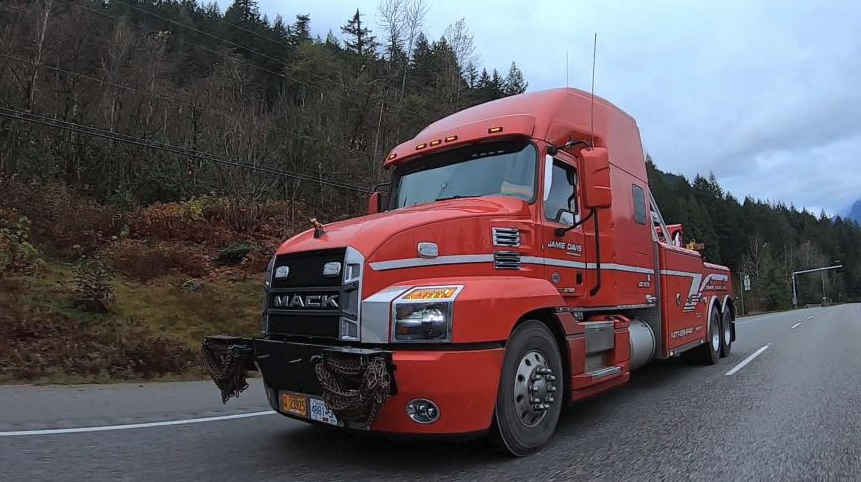HWYThruHell's tweet photo. Tune in for an unforgettable episode of #HWYThruHell TONIGHT on @DiscoveryCanada... Don't miss it at 10pm ET/7pm PT https://t.co/qiBMAKEXfT