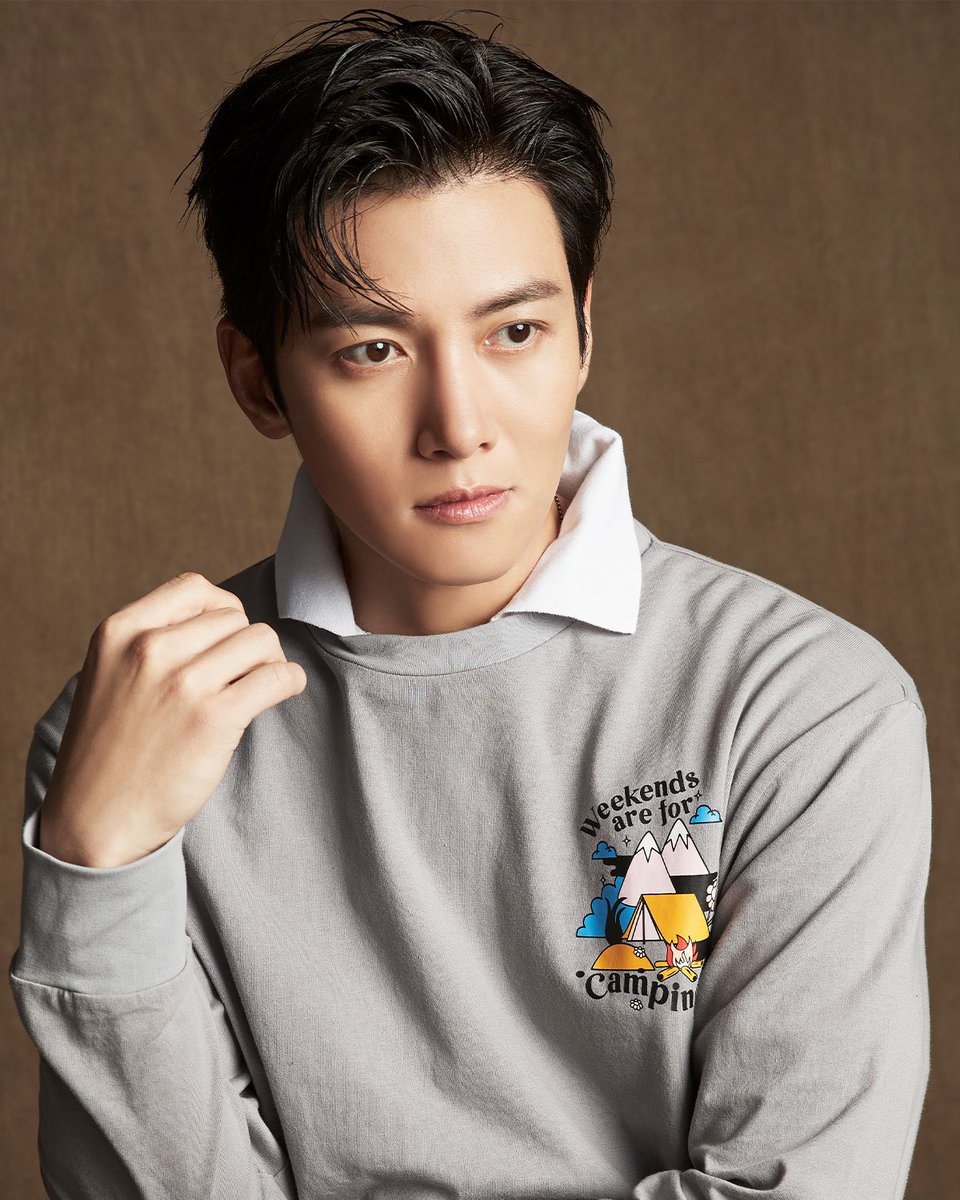benchtm's tweet photo. Did you miss him? 😍 Totally relate! Get ready to be swept off your feet once again as #JiChangWook unveils more of his latest BENCH looks and styles soon. It's a comeback you definitely don't want to miss. For now, let's savor this visual treat all together! 🔥 https://t.co/QEQVEiKsKe