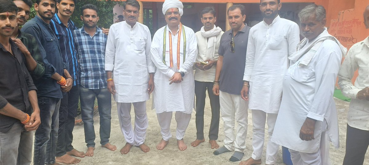 PurshottamDangi's tweet photo. आज ब्यावरा विधानसभा क्षेत्र के पनिहारा आश्रम में श्री भोलेनाथ भगवान के दर्शन कर जमलपुरा वाले नारायण सिंह गुर्जर द्वार�� आयोजित भंडारे में सम्मिलित होने का सौभाग्य प्राप्त हुआ https://t.co/5KdsHtTXGX