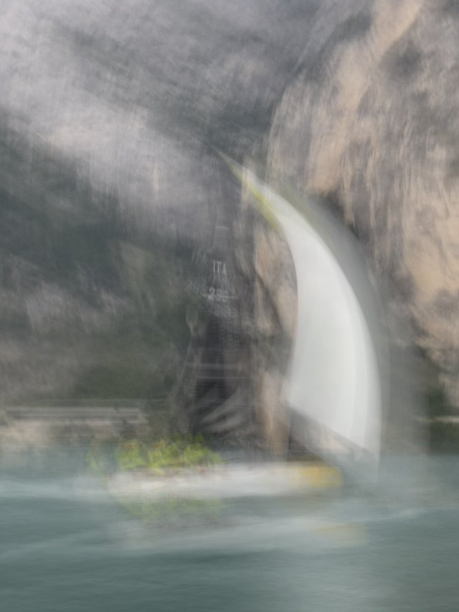 FuerteJulia's tweet photo. Increíbles días en el Lago de Garda aprendiendo todo lo posible sobre la vela y sus diferentes disciplinas 💛 https://t.co/JPpTDIzKtK