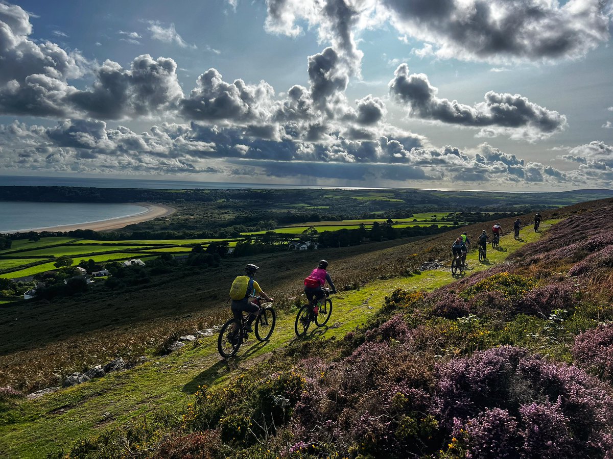 What a way to finish a 400km ride across Wales 😍 Congratulations to everyone on finishing the Wales C2C along Sarn Helen, it was simply EPIC from start to finish. 🏴󠁧󠁢󠁷󠁬󠁳󠁿

mtb.wales/sarnhelen 

#visitwales #mtb #cycling #adventure