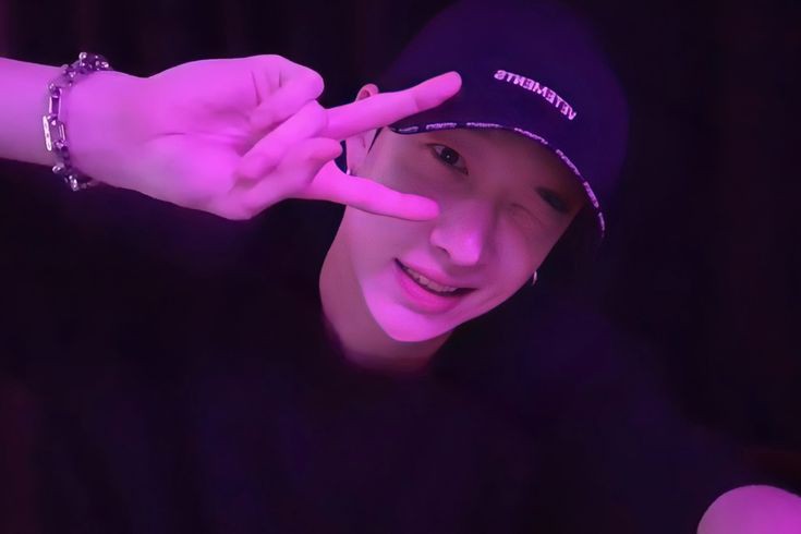 BANG CHAN INTERNATIONAL 🩷 tweet media