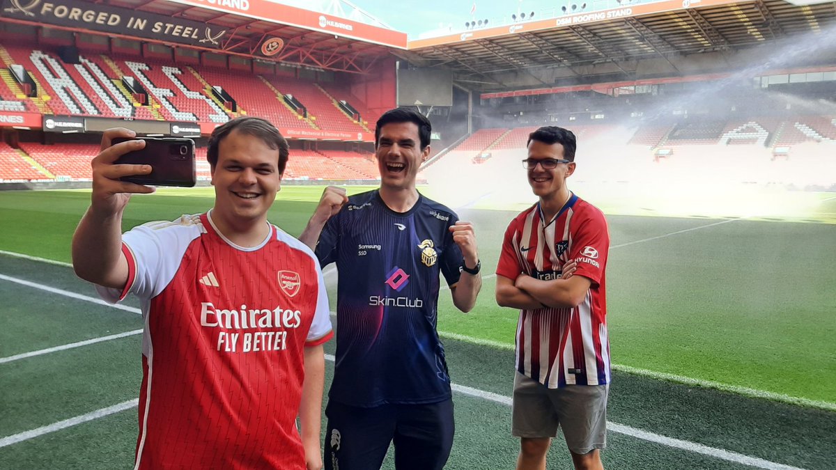 andybrewerton's tweet photo. How's your bank holiday going? Our football loving boys and their friend Matt are attempting to visit all 20 Premier League stadiums in one day... that's one long drive from @NUFC to @afcbournemouth (we said hello @SheffieldUnited 👋) so give then a wave or a repost 🙂 🚗 ⚽️ https://t.co/urDLwSNgf6