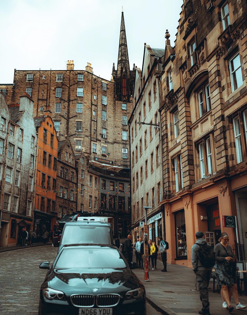 Roaming Edinburgh Streets #cityphoto #cityphotography #streetphotography