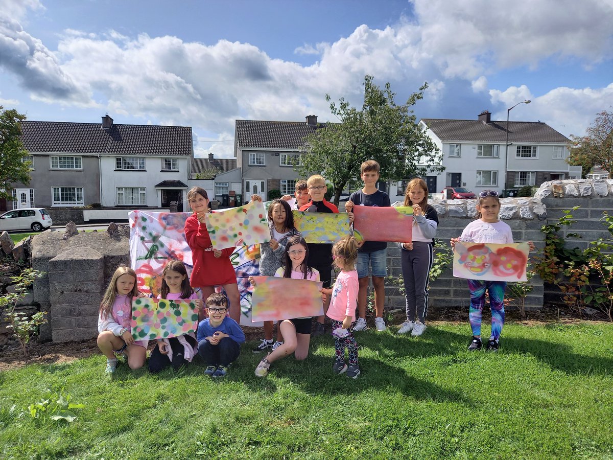 👫🎨Presentation Gardens' Community Mural🎨👫
Our young residents in Waterford had a great time on Friday working with artist Magda from @wallsprojectirl to come up with ideas for the community mural. We're looking forward to seeing some colour on this scheme! #TenantEngagement