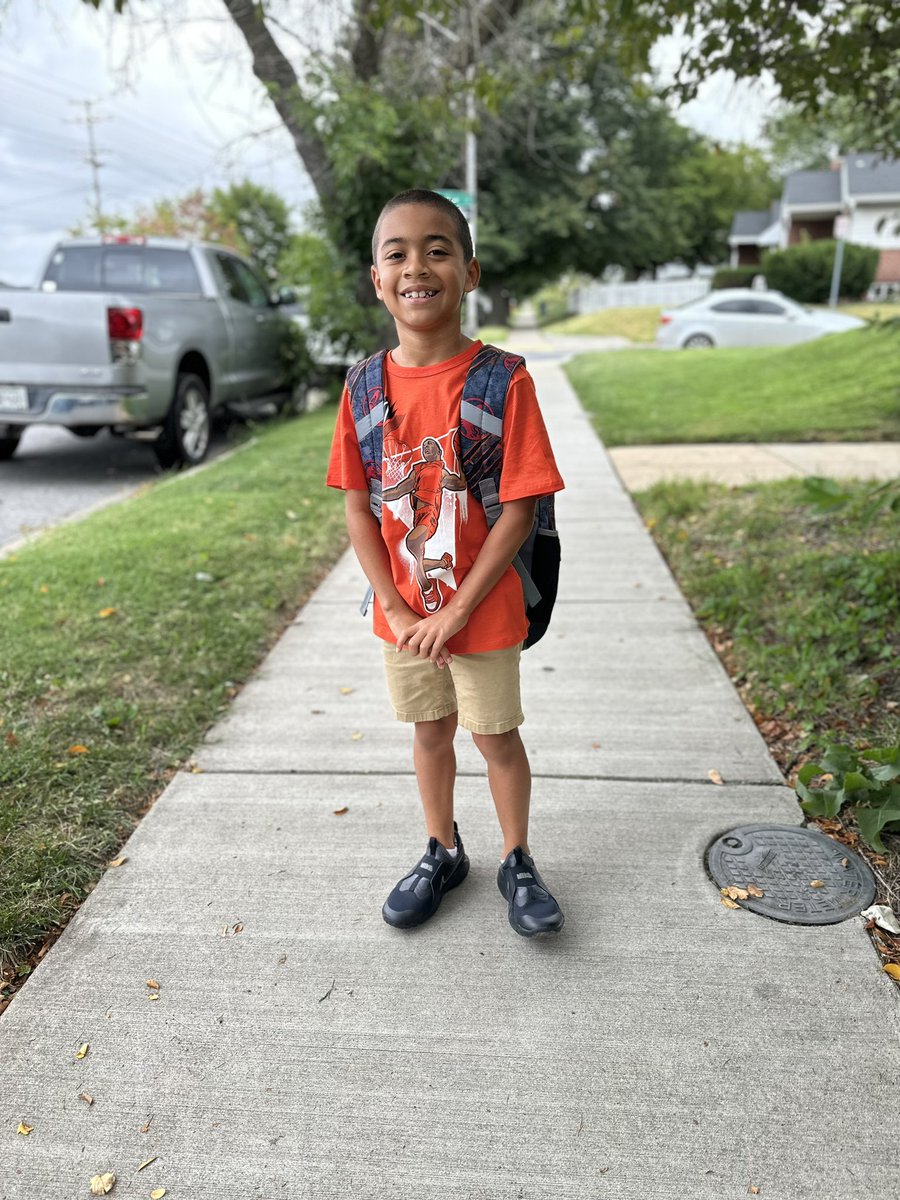 Noemy1989's tweet photo. First Day of 2nd grade! 
#BCPSFirstDay https://t.co/Lo9jG4iIQs