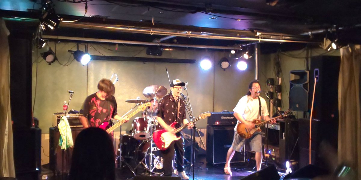 nanchatteBAR's tweet photo. どーも‼️もりぃです‼️
昨日は千葉サーキットフェス CRUISING CHIBAでした‼️
全１０バンドの出演で盛り上がりました😊  #マッドネスマンボウ  #Souvenir  #岡本ジョウ(青)  #NEVERGOODENOUGH  #THEDODODO’s  #MONKEYGROW  #キューアンドエー  #カグライフ  #mowchot  #marbh https://t.co/WPjRIqGmRr