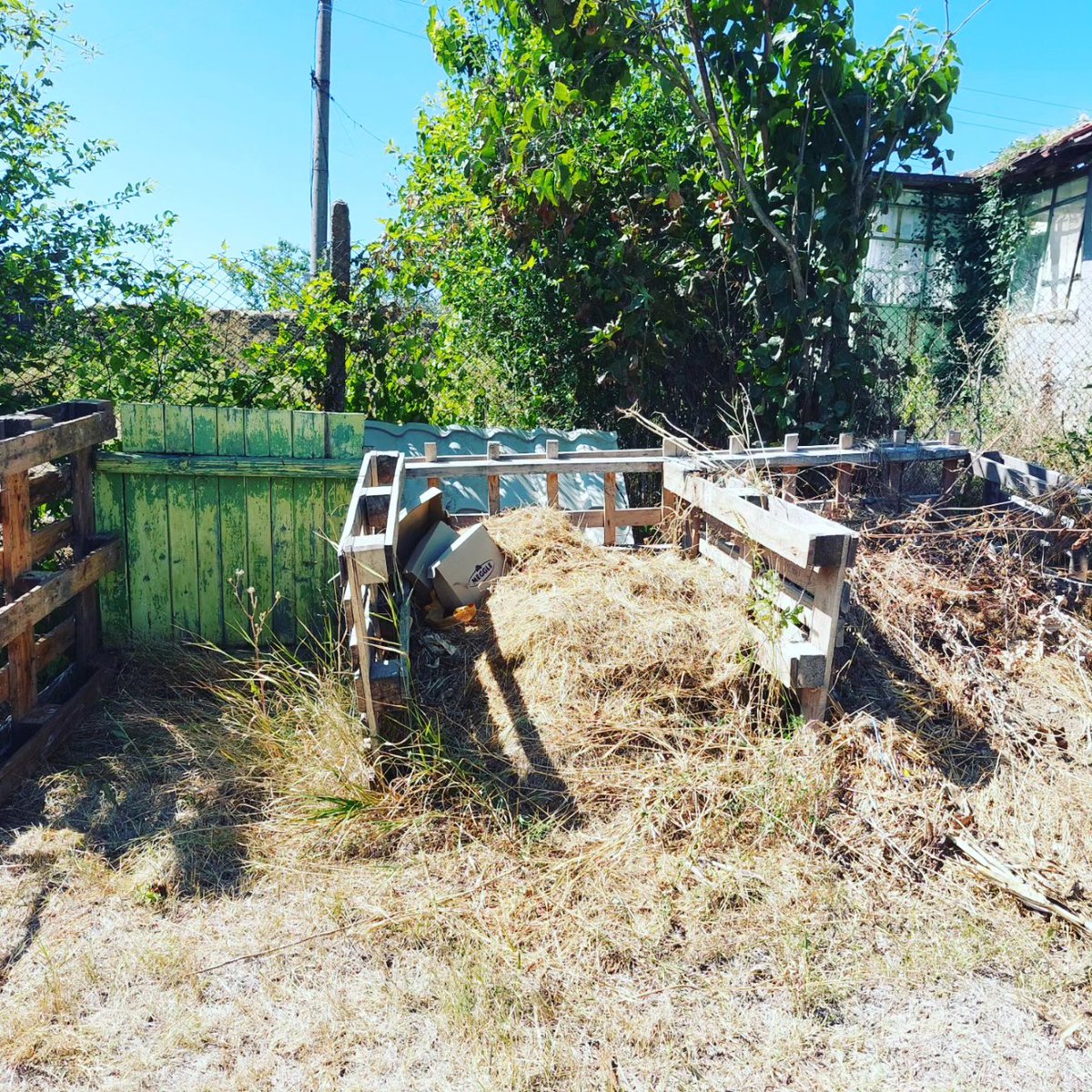 Another job done. I added another box to the compost area. Now I just have to fork and turn the compost over.