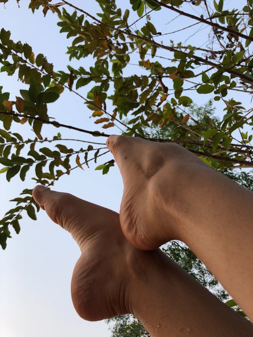 Summer or winter time? https://t.co/BqT1bxHpCJ<a href="/tag/feetfetish"class="tags"><span>#feetfetish</span></a><a href="/tag/feetmodel"class="tags"><span>#feetmodel</span></a><a href="/tag/feetgoddess"class="tags"><span>#feetgoddess</span></a>