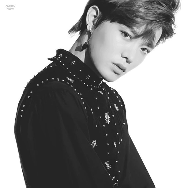 Accioyouu's tweet photo. #Yuta geeting more stunning! 😣💕

2018                                         2023 https://t.co/a5BPaH5ZHU