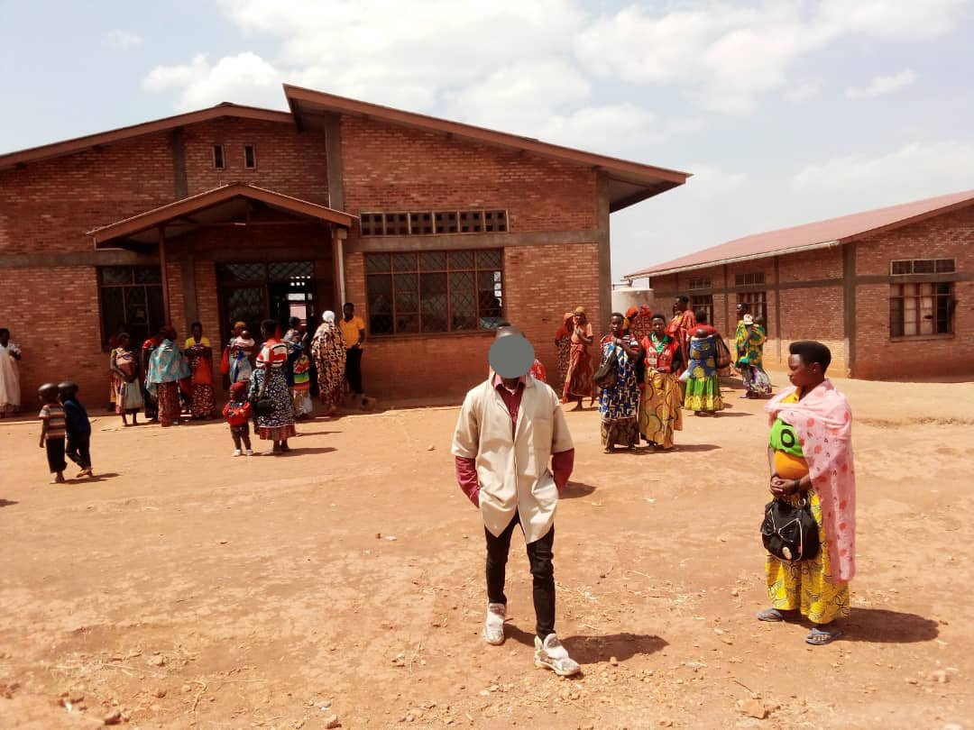 MagazineJimbere's tweet photo. 🏥 Au CDS #Bigera en commune de #Busiga (@NgoziProvince), aucun membre du personnel soignant ne s'est présenté au travail depuis vendredi le 25/08/2023 jusqu'à 10h de ce lundi le 28/08/2023. "Les malades sont livrés à eux mêmes sans aucune assistance"

📌 Les raisons de ces absences ne sont pas encore connues au niveau du Bureau provincial de la santé qui indique avoir entamé des enquêtes pour élucider cette situation

#Burundi #Health