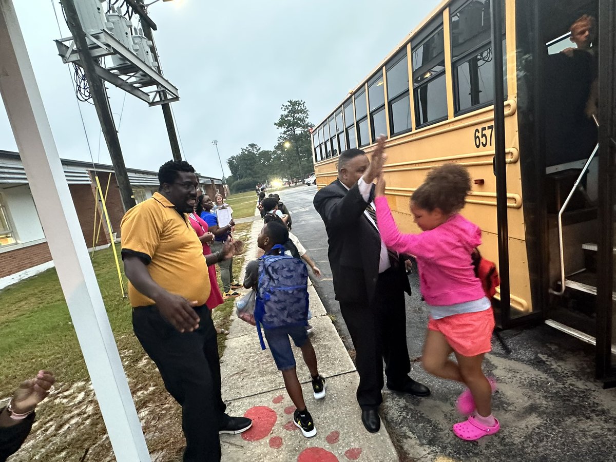 EdVBaldwin's tweet photo. The gentleman of Alpha Phi Alpha Fraternity helped welcome our Baldwin Bears as they exited cars and buses. We are ready to start a fantastic year. @MeshondaW @CumberlandCoSch @taimonge @juliapabstccs @chcatalano @Kynash4 @kimrobertsonnc #successfulstudents #firstdayback https://t.co/MKSgr2lXHN