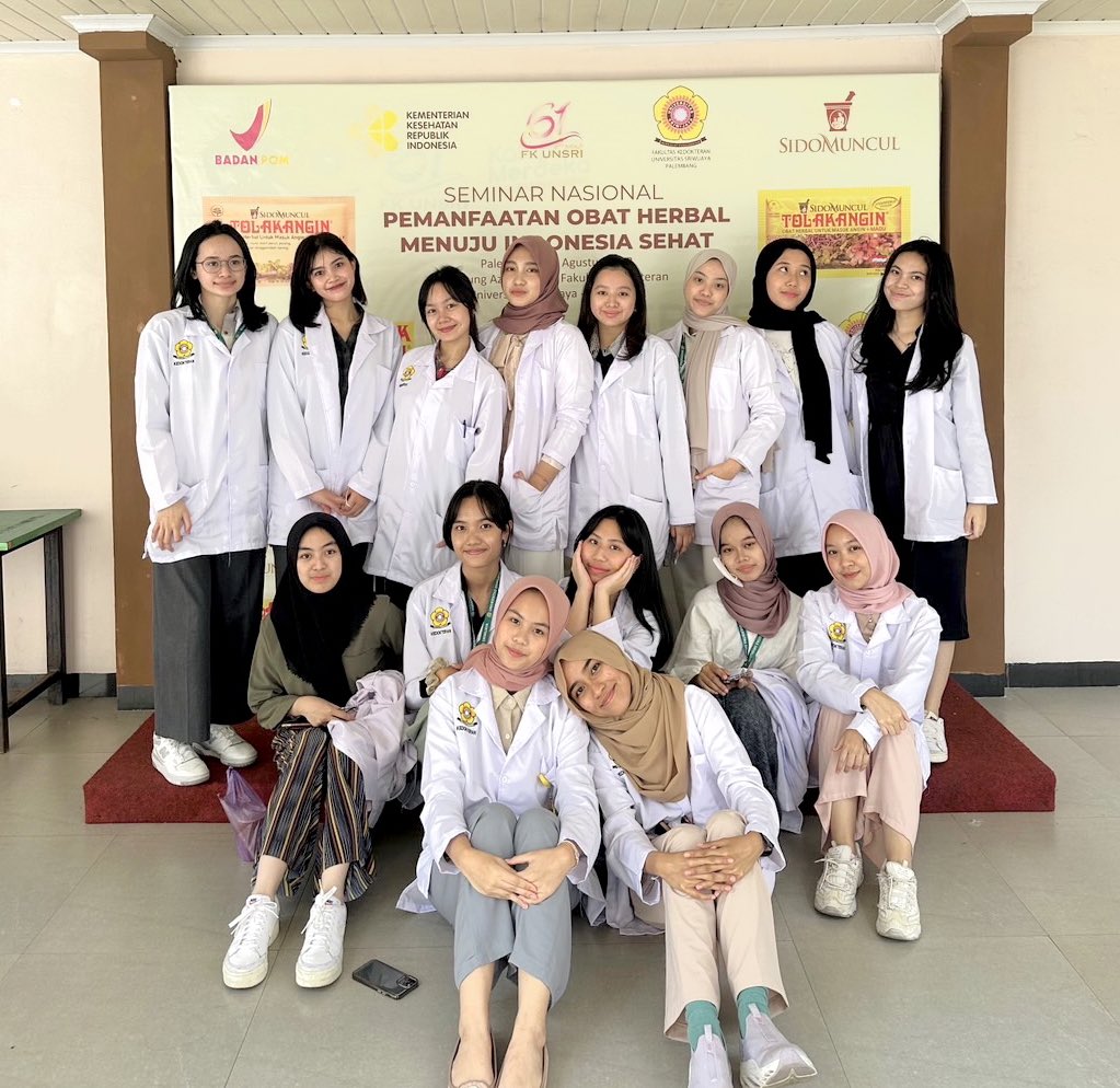 hanifunrise's tweet photo. #masyallahtabarakallah pulang seminar & antar anak langsung cus #mindang bareng sohib-sohib ku💕 silaturahmi moms alazhar… pindangnya membuat tenggelam dlm k’nikmatan xixixi😛😛😛 next kuliner apa lagi bunnn🤪🌹😘🫰🏻 komen…. yuk diaturinn…. #SpreadPositivity #happymindhappylife https://t.co/kvB2kQhdqS