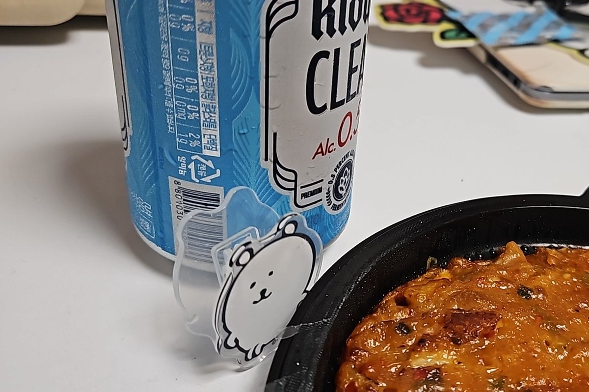 바쁜 하루...
맥주 + 김치전과 함께 뭔가 그려보겠다