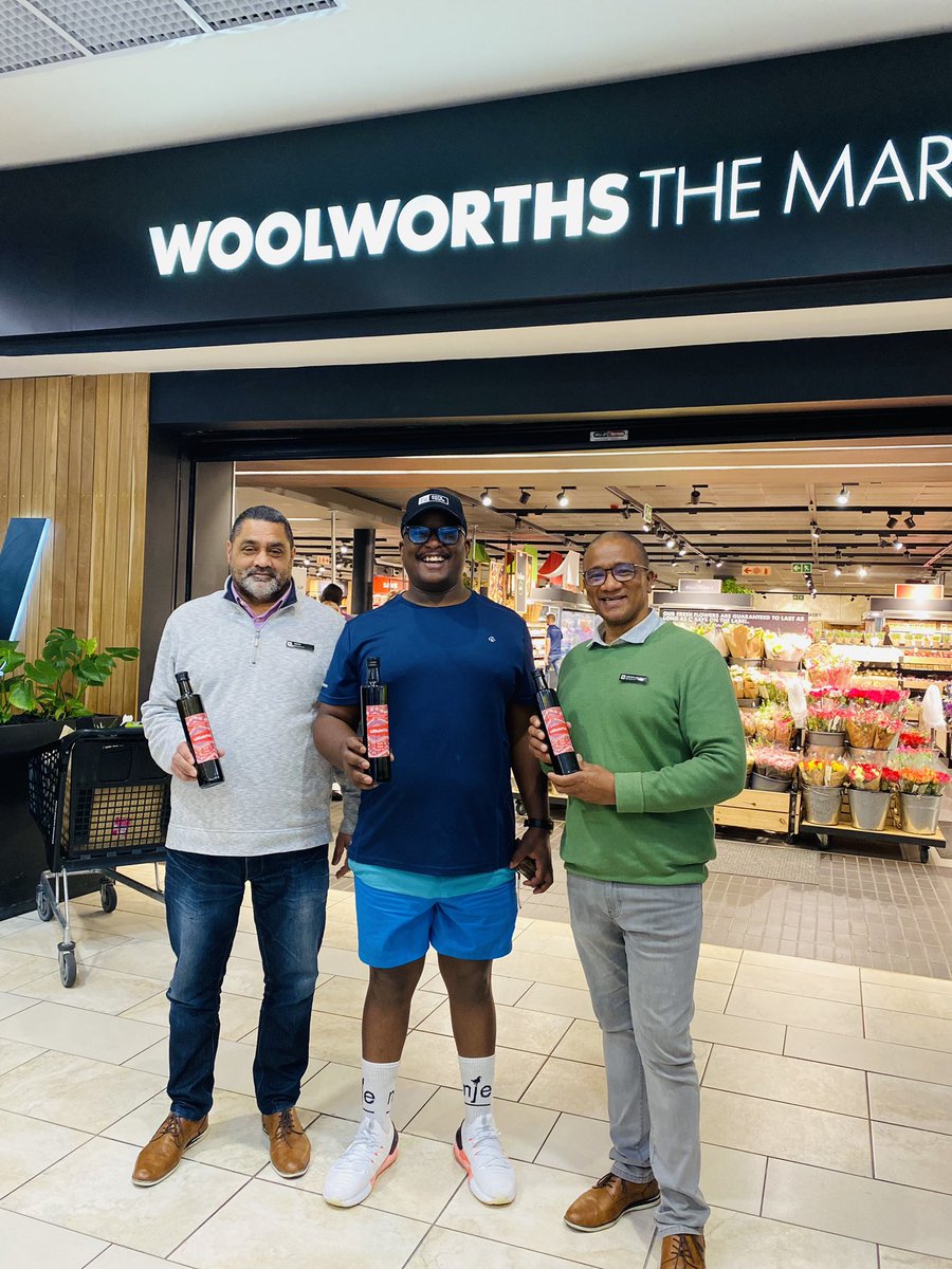 LoyisoManga1's tweet photo. MOTIVATION MONDAY

Quiet a cool flex buying your own Olive Oil at Woolies Constantia🫶🏽🤩. 

Got to Woolies and sold 5 bottles to customers shopping, folks were please to meet the owner of the brand🤩🤩

Don’t be shocked when life starts to get good. You deserve that!!

#Ubuntu https://t.co/Qi207rphs1