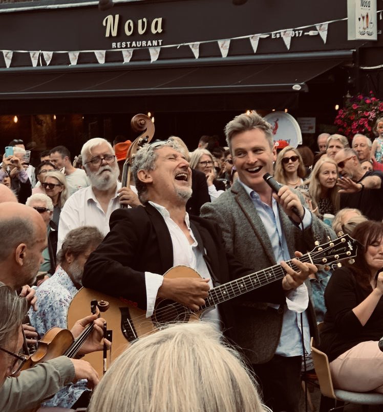 So excited to start tomorrow as DLR musician in residence. So fantastic to be able to dedicate time to a number of musical projects, particularly ahead of the launch of the New Café Orchestra at the NCH in November. read more about it here:
musicnetwork.ie/news/meet-simo….