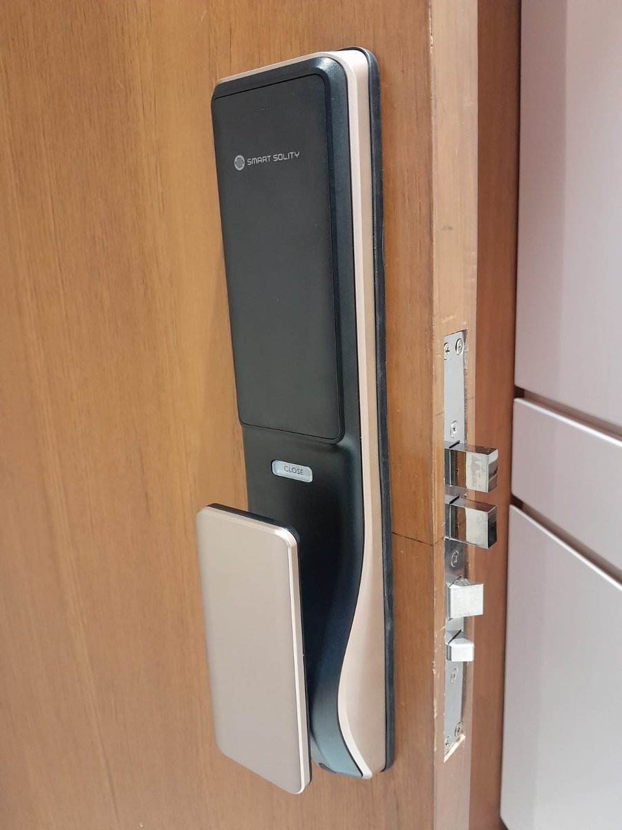 jal_electricals's tweet photo. GP-6000BAK 

Go Digital 1️⃣2️⃣3️⃣
Having Digital locks on your door makes it easy to access without the hassle of handling the key🔑 
Follow for more✨
https://t.co/woZ8ArPWgJ

#Gokeyless #facelock👱🏼‍♀️ #Smartdoorlock #pushpulllock  #digital #solity_korea🇰🇷💯 #solity_smart_door_lock🇰🇷 https://t.co/8bAMBw6C2D